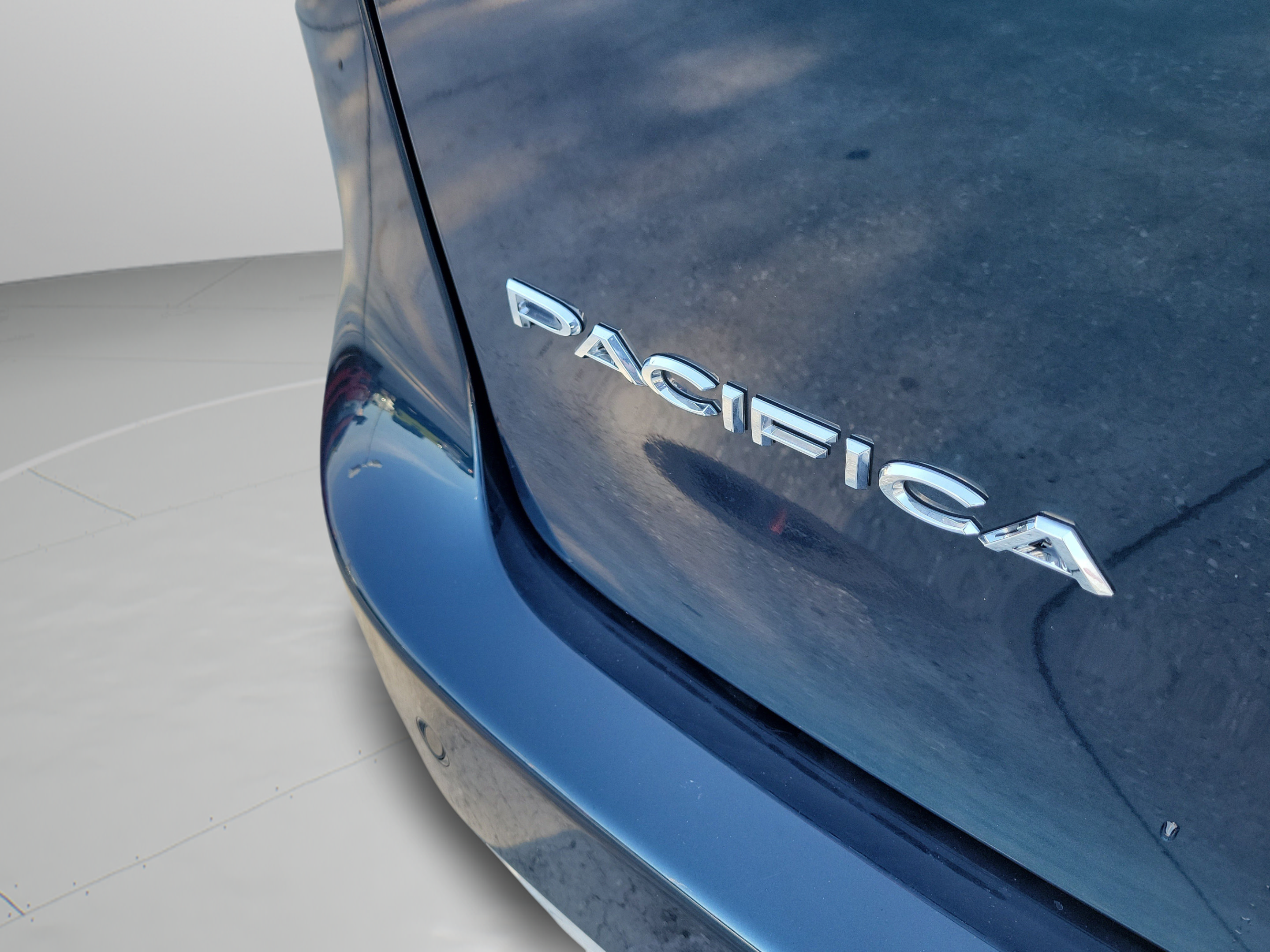 Used 2025 Chrysler Pacifica Select FWD image 7