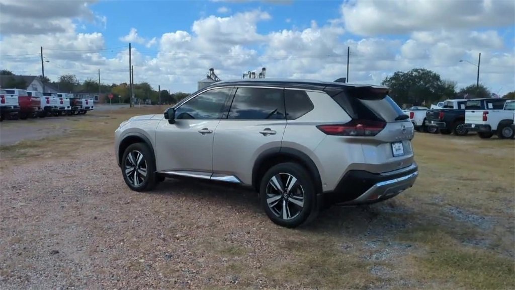 Used 2021 Nissan Rogue Platinum image 6