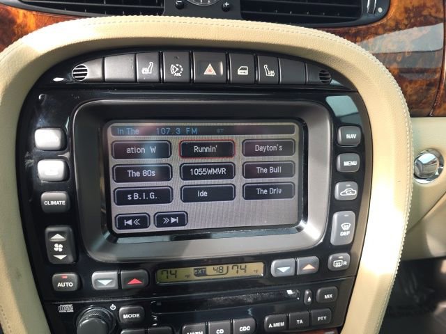 Used 2007 Jaguar XJ8 image 26