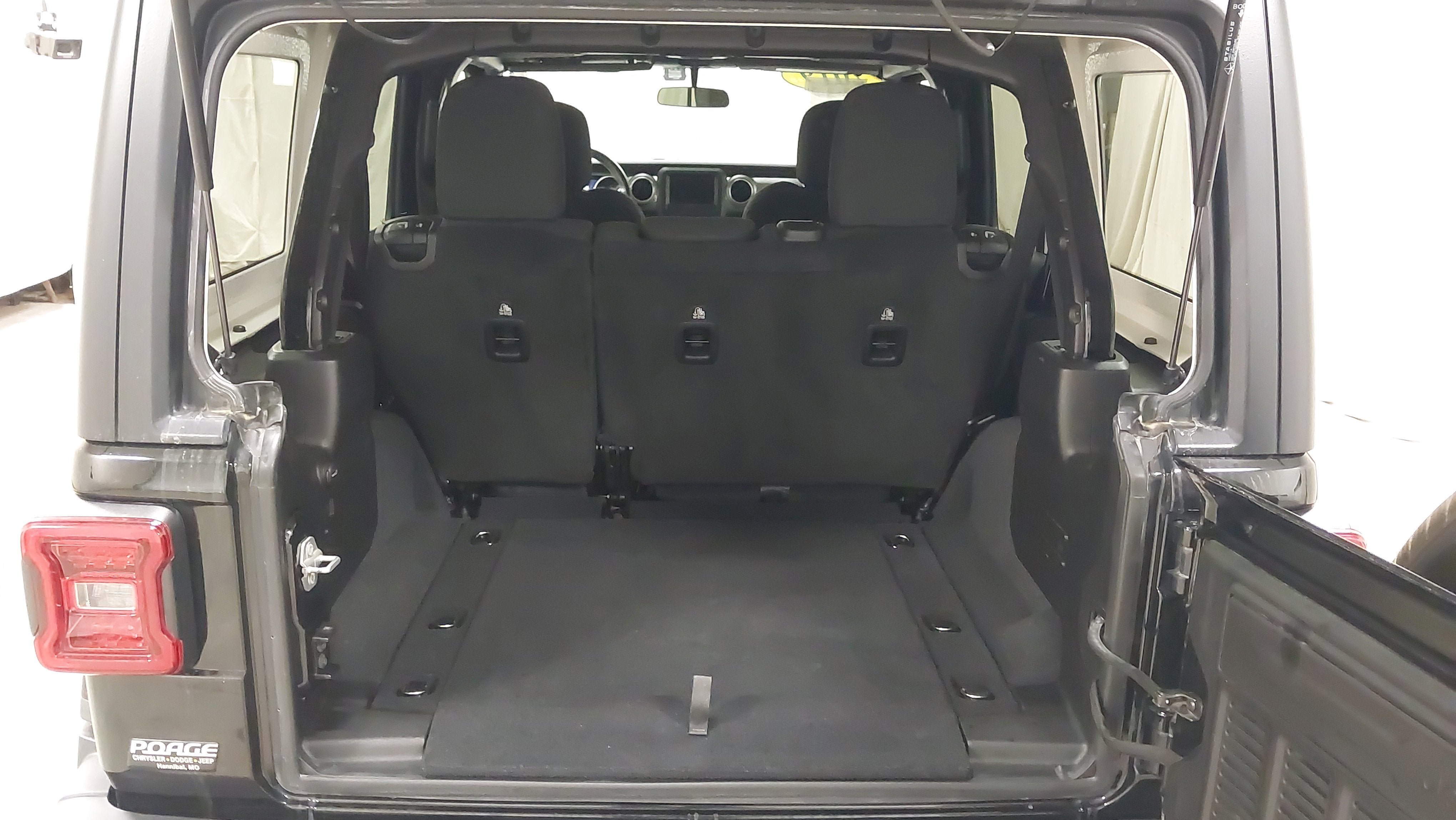 Used 2019 Jeep Wrangler Unlimited Sahara w/ Safety Group AWD/4WD image 27