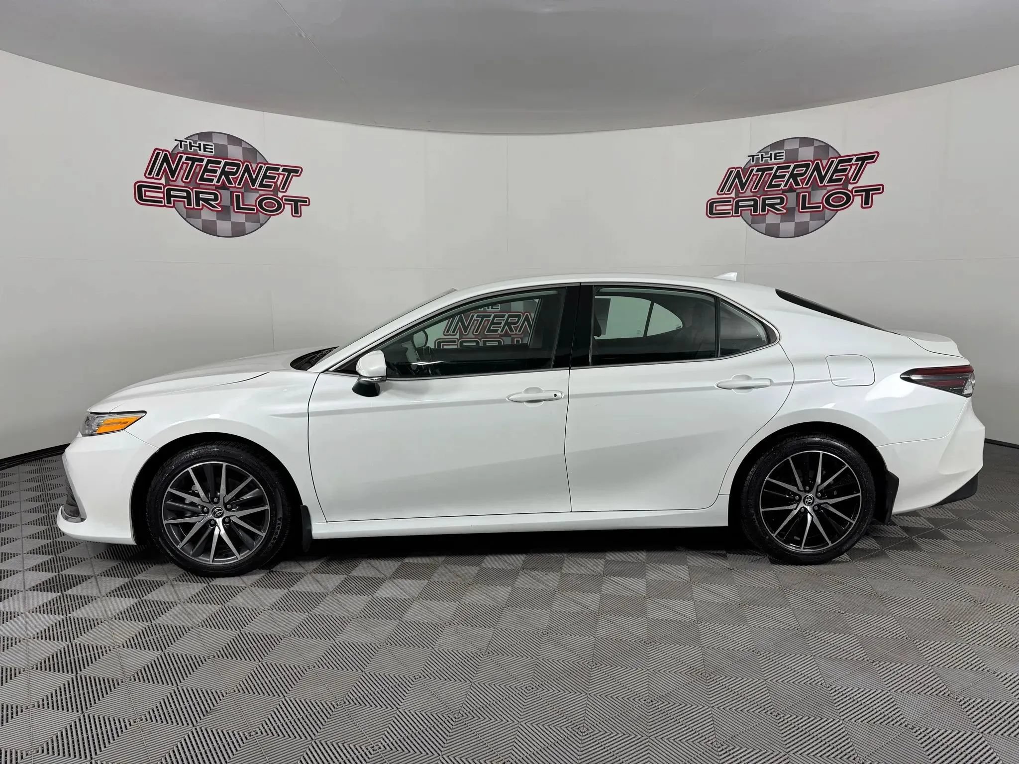 Used 2024 Toyota Camry XLE w/ Cold Weather Package AWD/4WD image 4