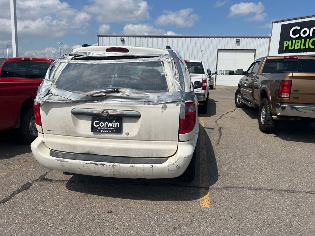 Used 2006 Chrysler Town & Country w/ Popular Equipment Group I FWD image 17