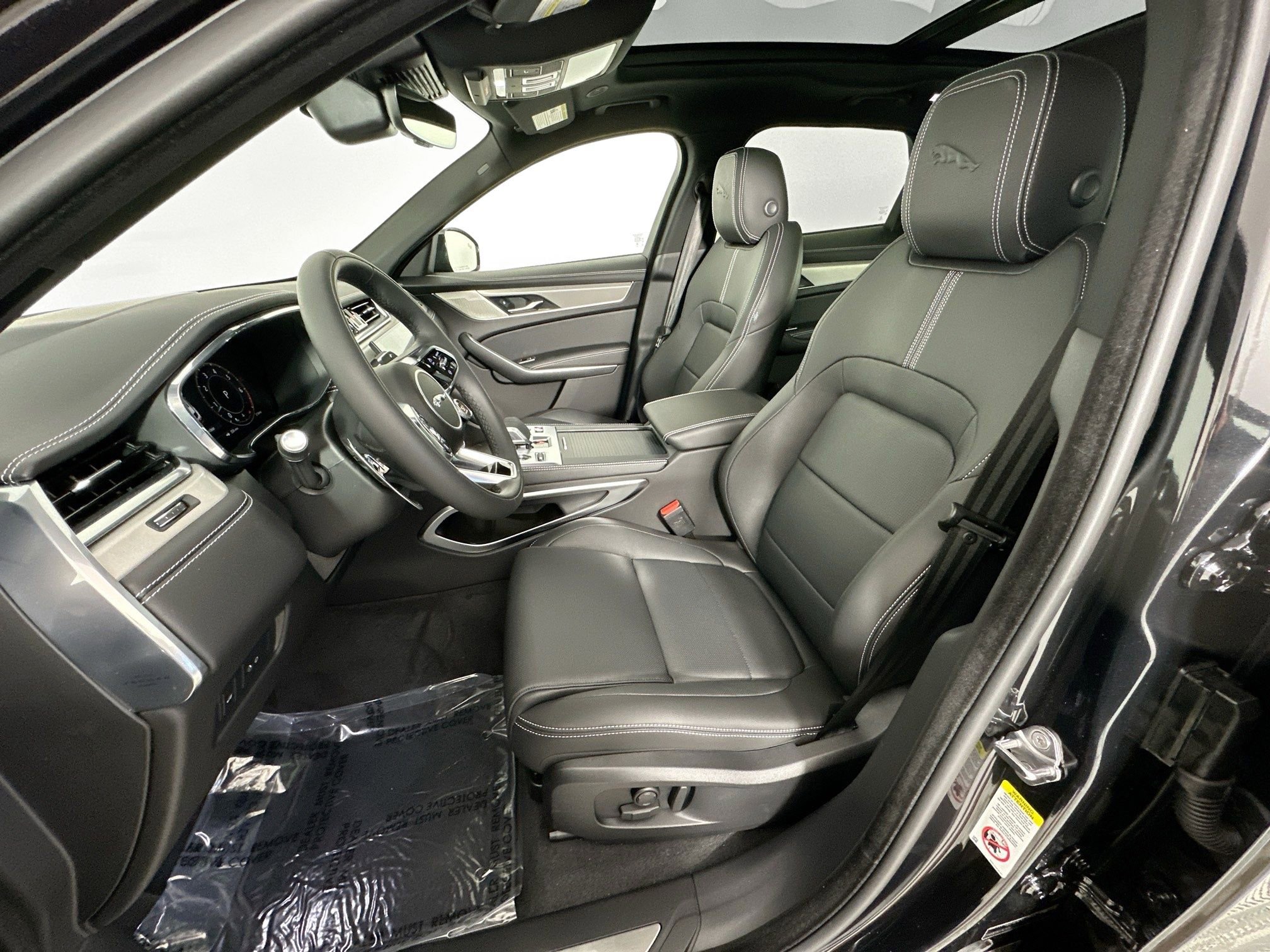 Certified 2026 Jaguar F-PACE R-Dynamic S AWD/4WD image 19
