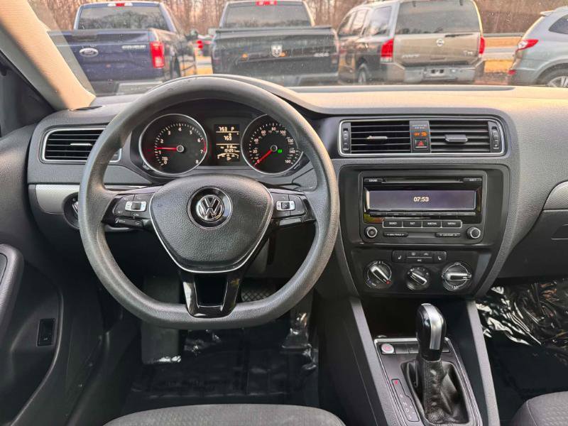 Used 2015 Volkswagen Jetta SE FWD image 18
