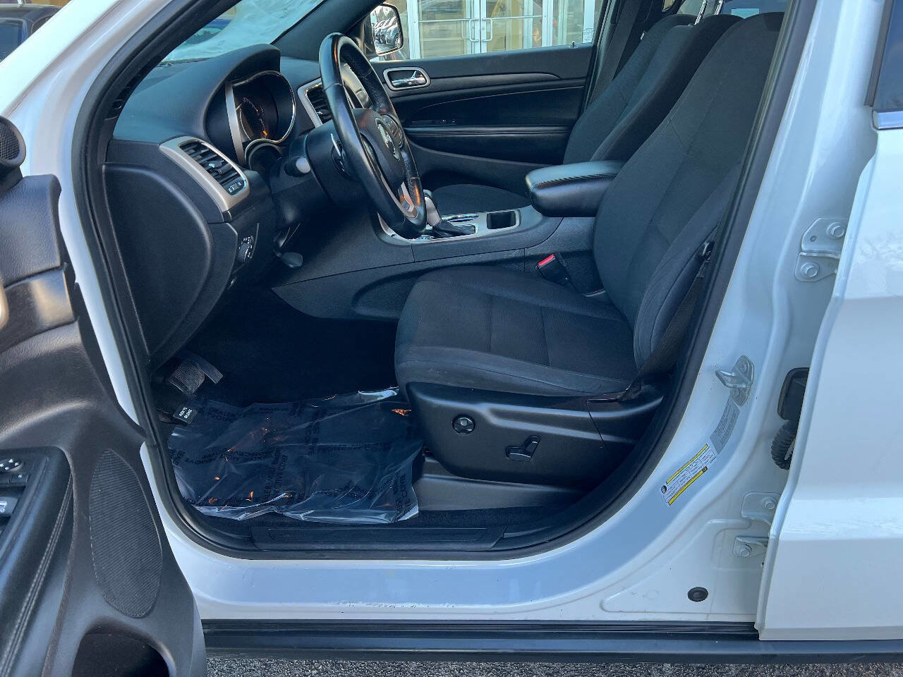 Used 2017 Jeep Grand Cherokee Laredo w/ Quick Order Package 23E AWD/4WD image 19