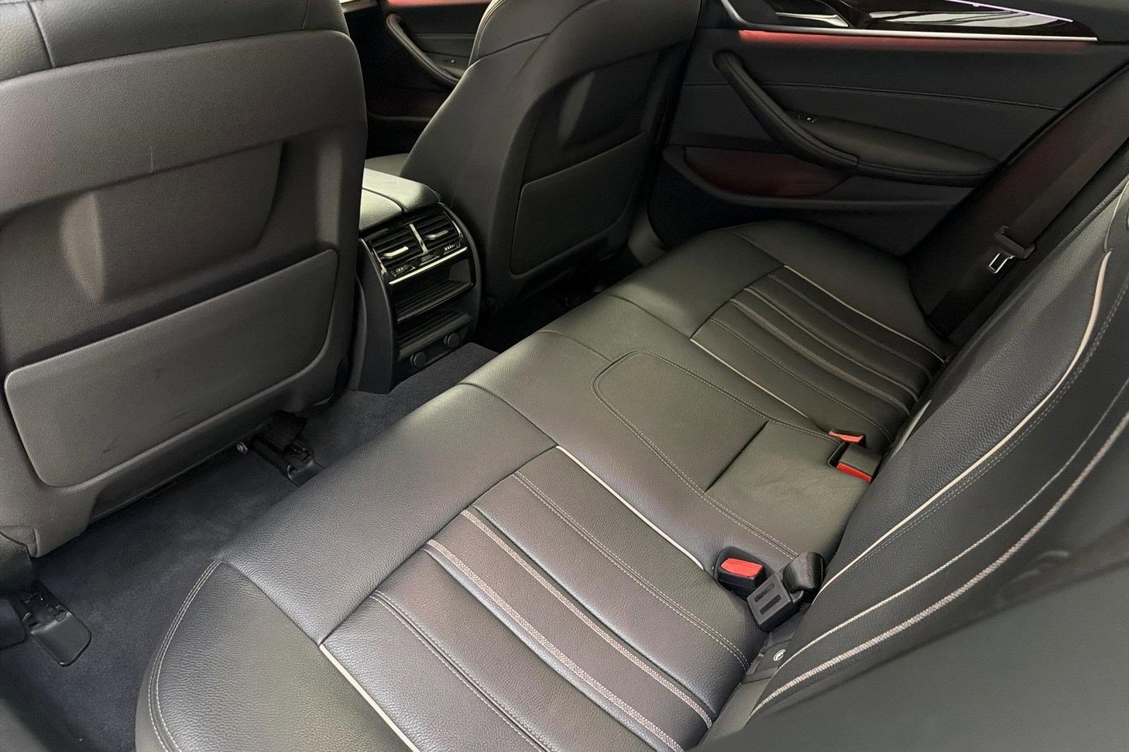 Used 2019 BMW 530i RWD image 16