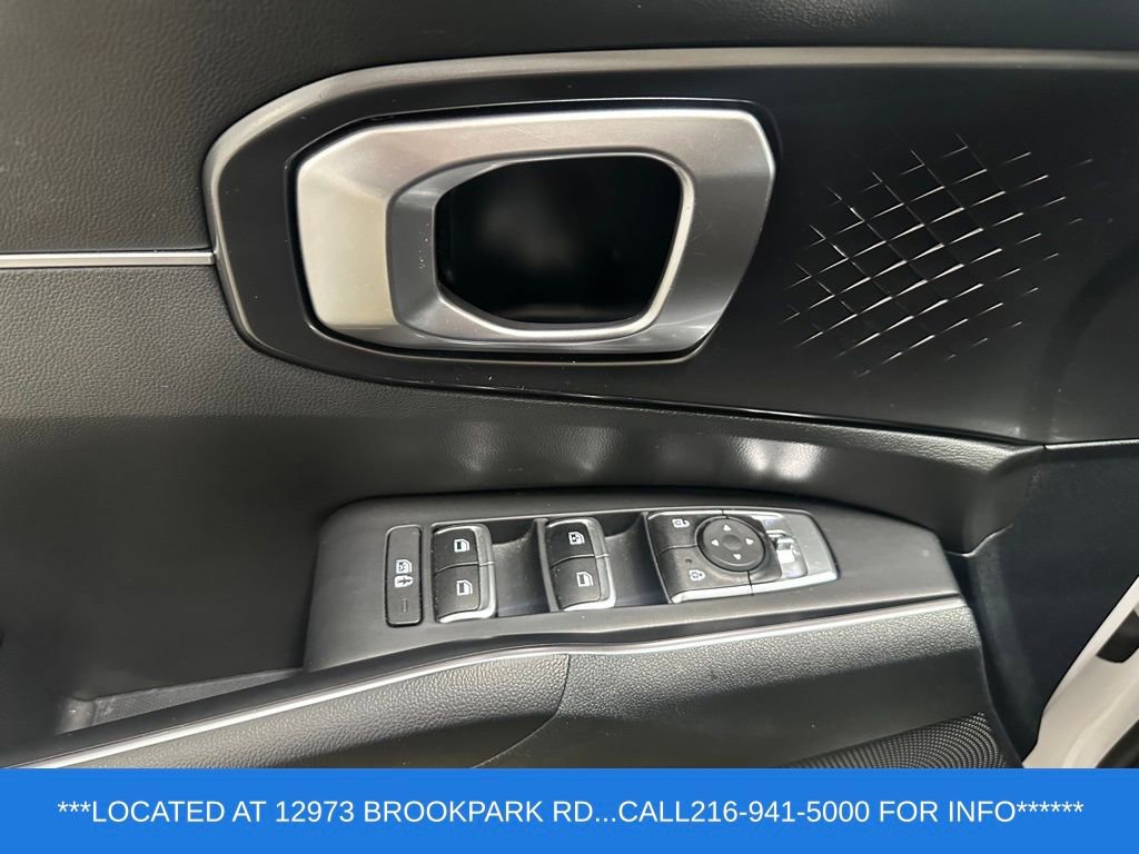 Used 2023 Kia Sorento LX AWD/4WD image 8