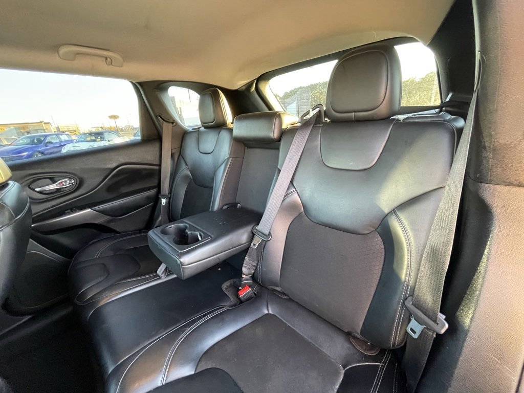 Used 2020 Jeep Cherokee Latitude Plus image 25