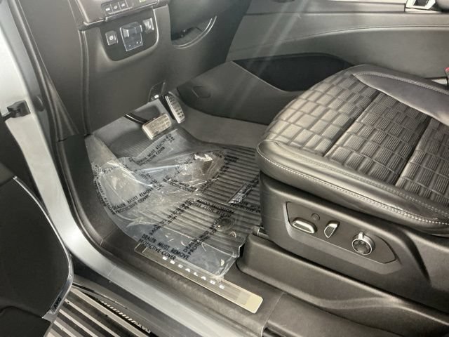 Used 2023 Cadillac Escalade ESV V w/ LPO, Floor Liner Package AWD/4WD image 16