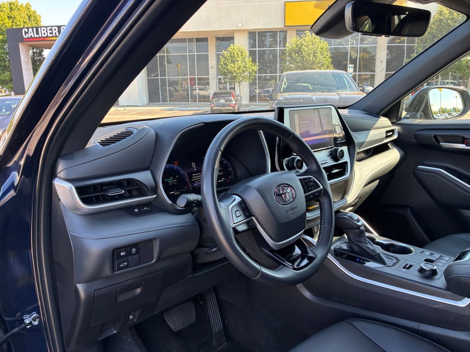 Used 2025 Toyota Highlander XSE AWD/4WD image 38