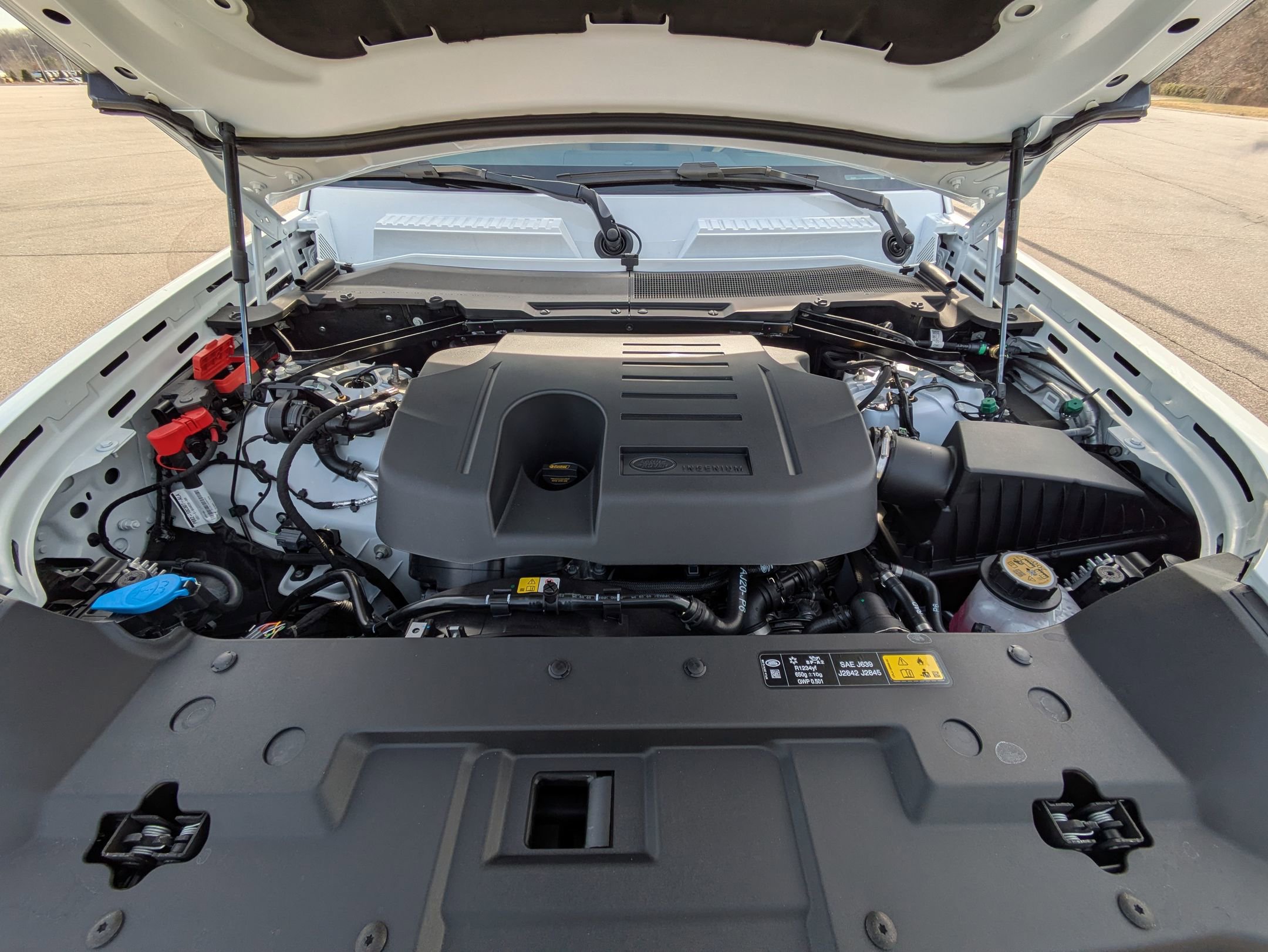 New 2026 Land Rover Defender 110 X-Dynamic SE image 32