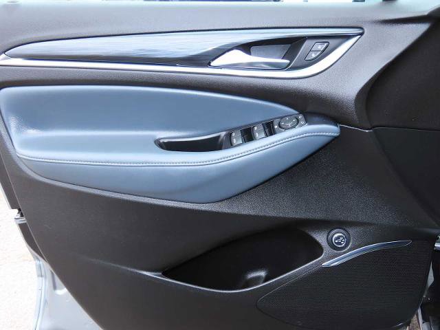 Used 2023 Buick Enclave Essence image 17