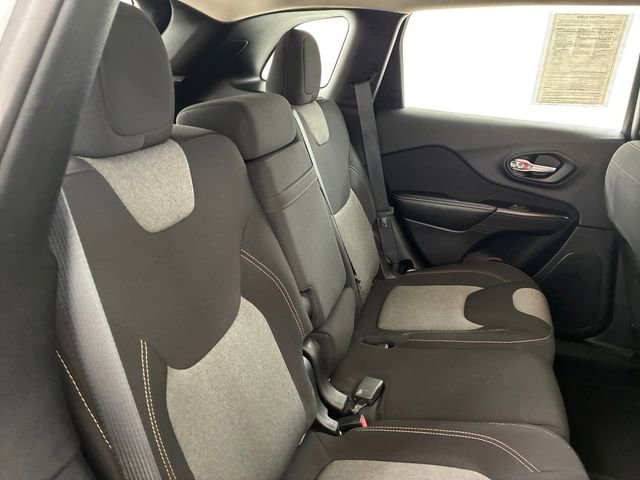 Used 2016 Jeep Cherokee Sport w/ Safety Group image 16