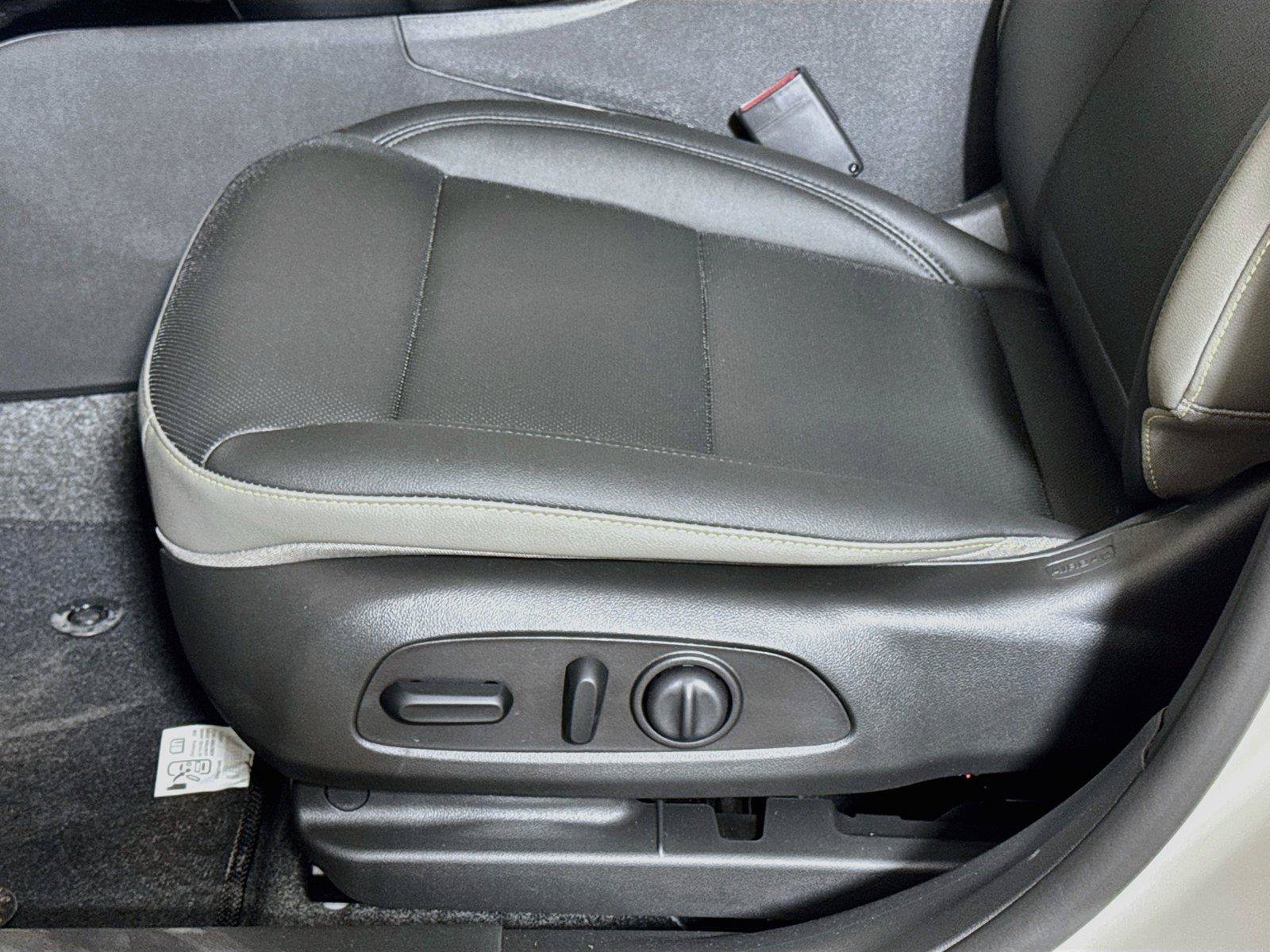 New 2026 Chevrolet Trax ACTIV w/ Sunroof Package FWD image 16