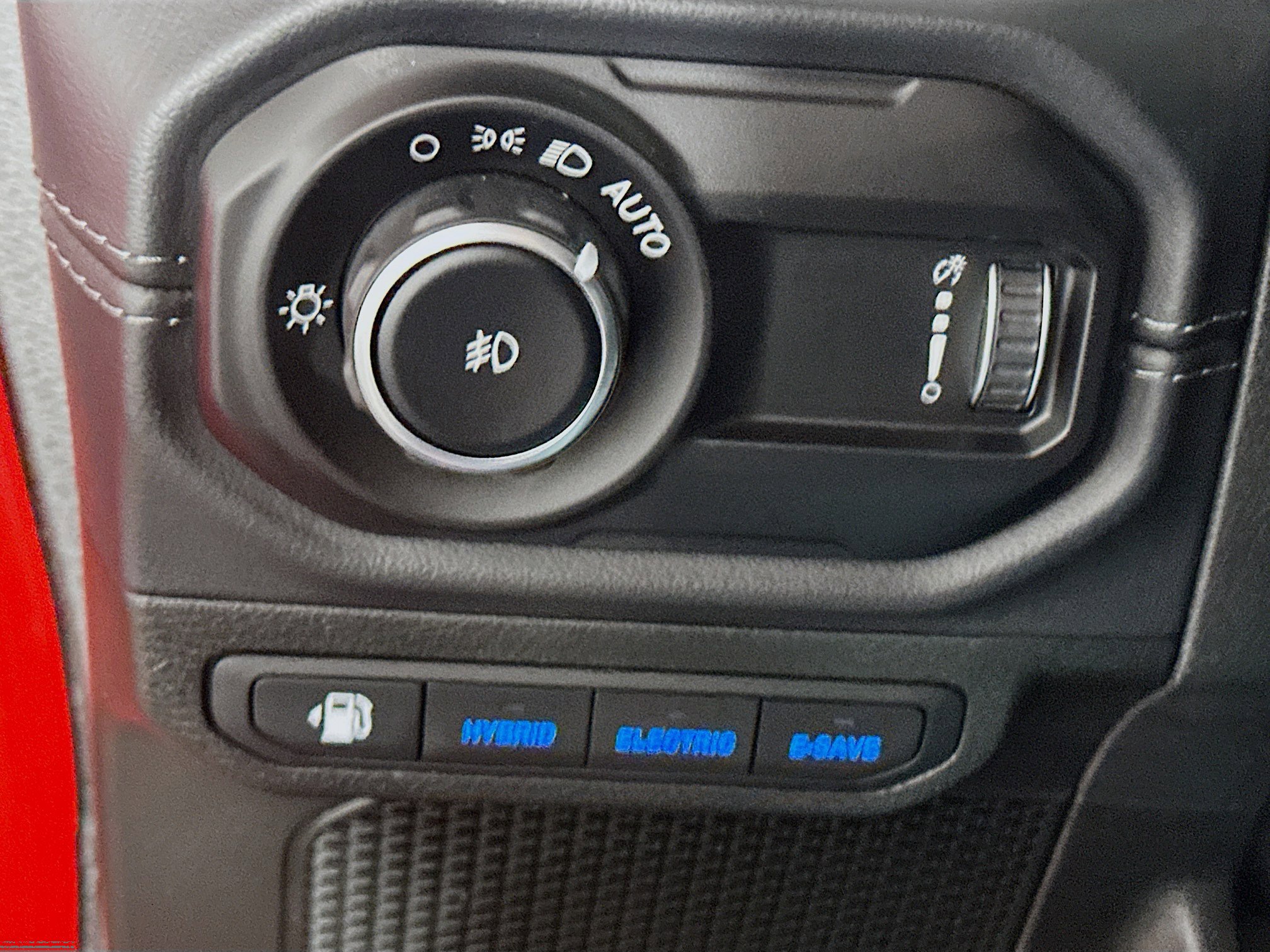 Used 2025 Jeep Wrangler Sahara w/ Safety Group image 17