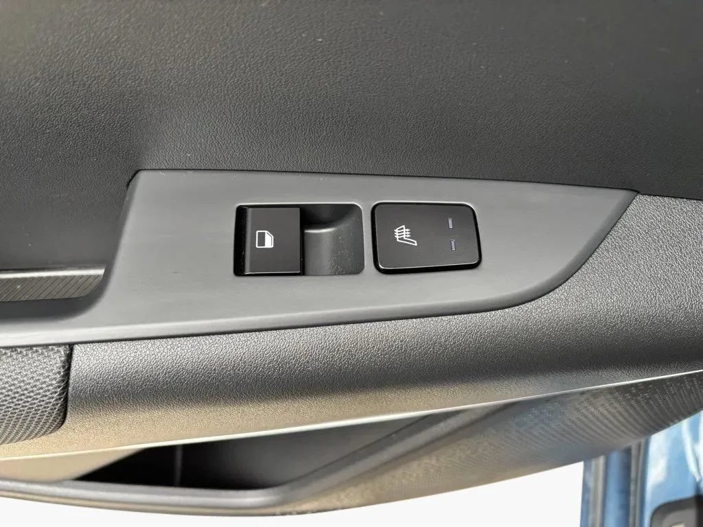 Used 2023 Kia Niro SX Touring FWD image 25