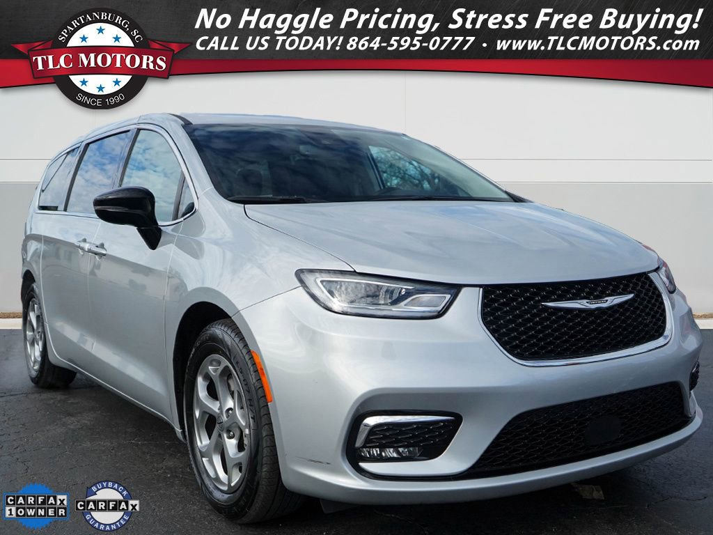 Used 2024 Chrysler Pacifica Limited image 1