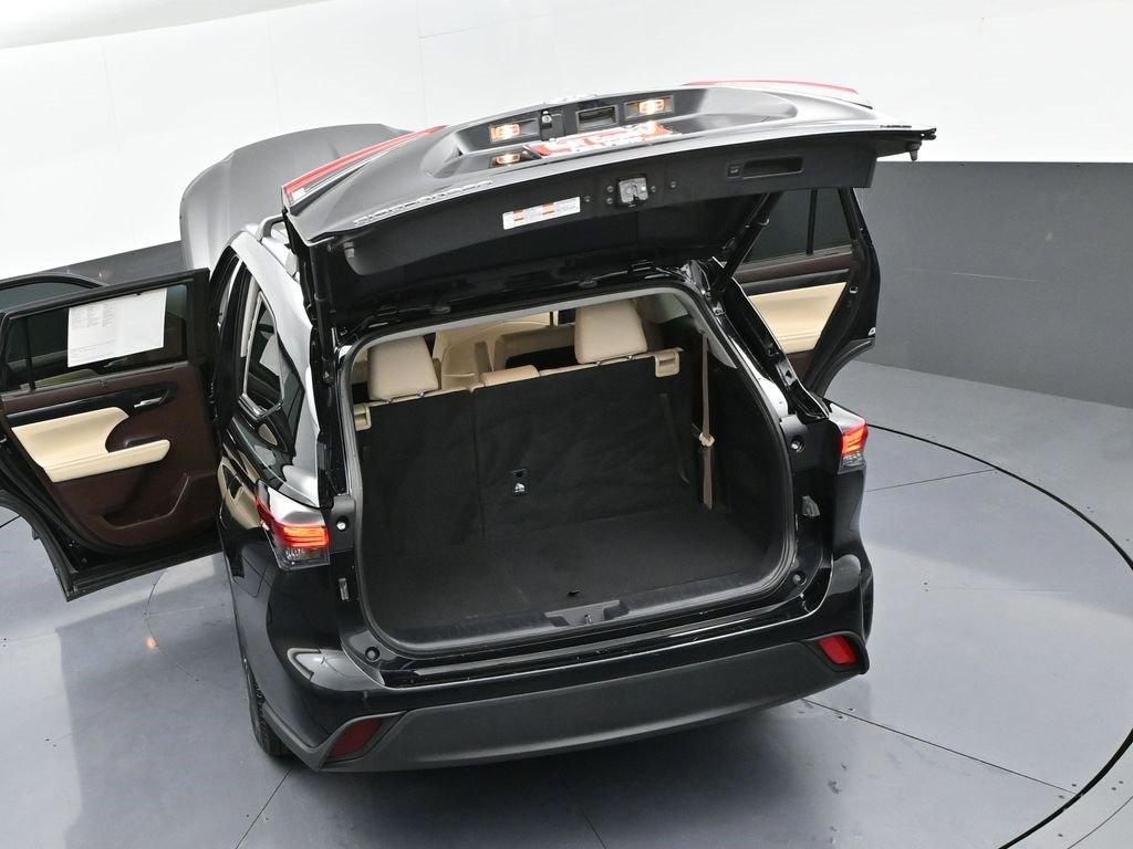 Certified 2021 Toyota Highlander XLE image 51