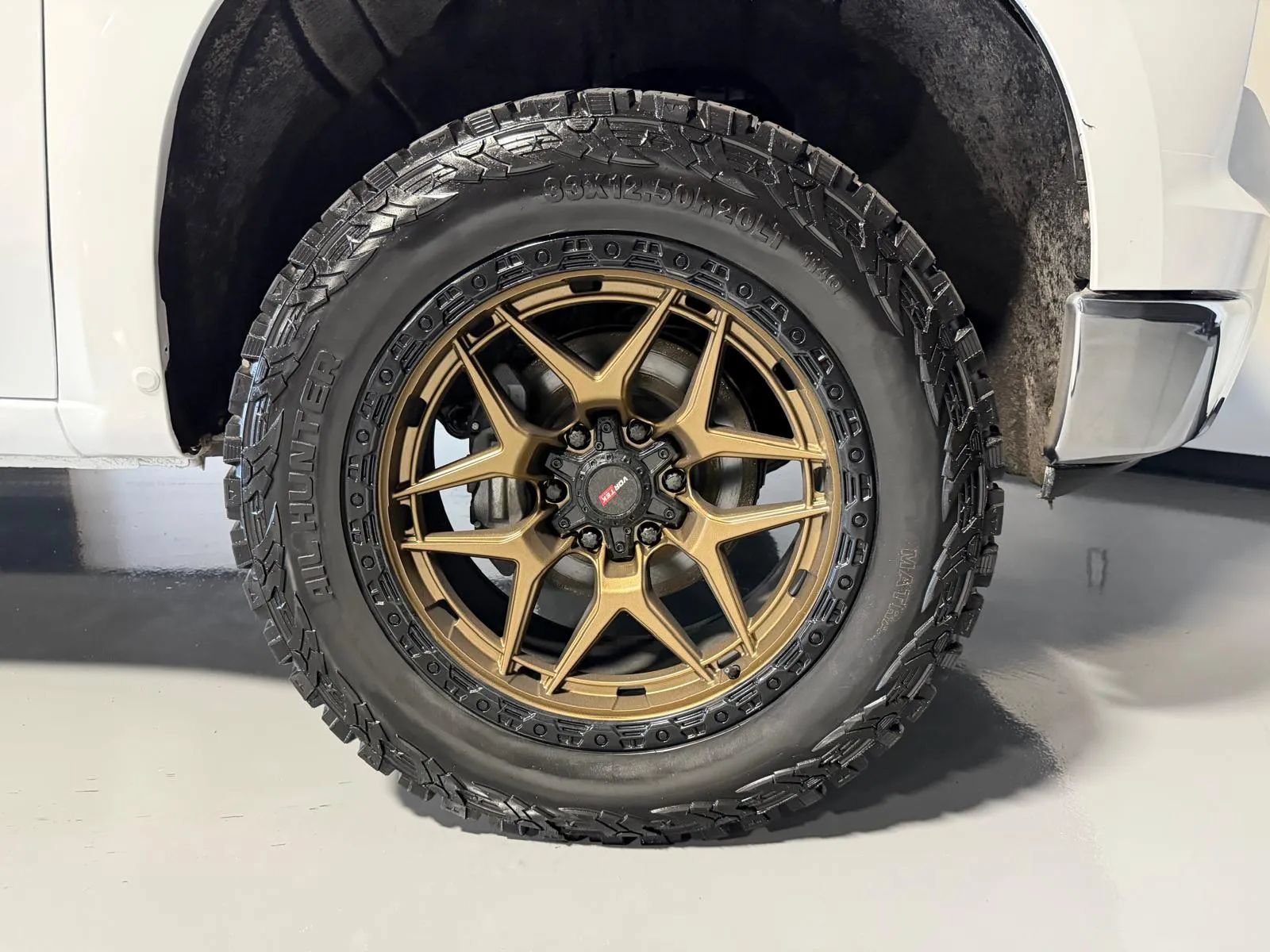 Used 2022 Chevrolet Silverado 1500 LT AWD/4WD image 9