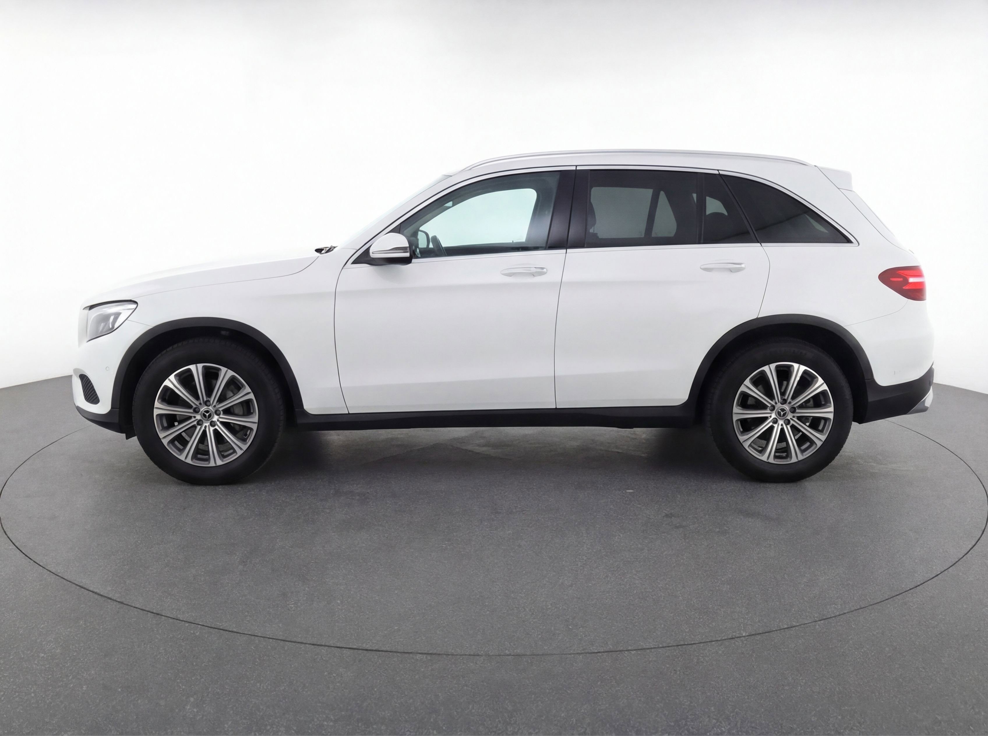 Used 2024 Mercedes-Benz GLC 300 4MATIC image 5
