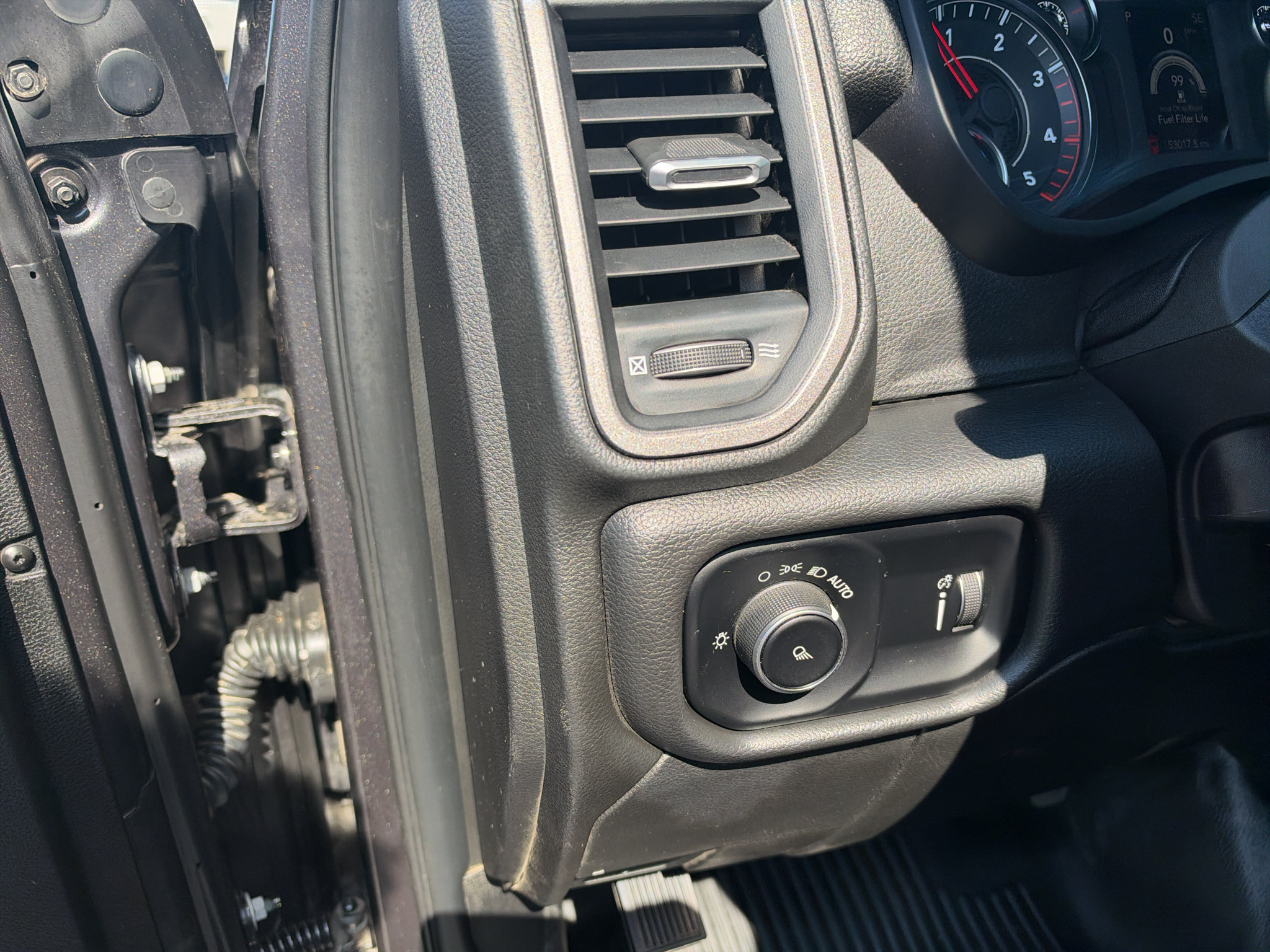 Used 2024 RAM 3500 Tradesman w/ Chrome Appearance Group AWD/4WD image 16