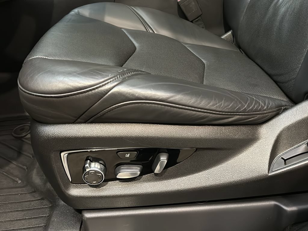 Used 2020 Cadillac Escalade Platinum AWD/4WD image 12