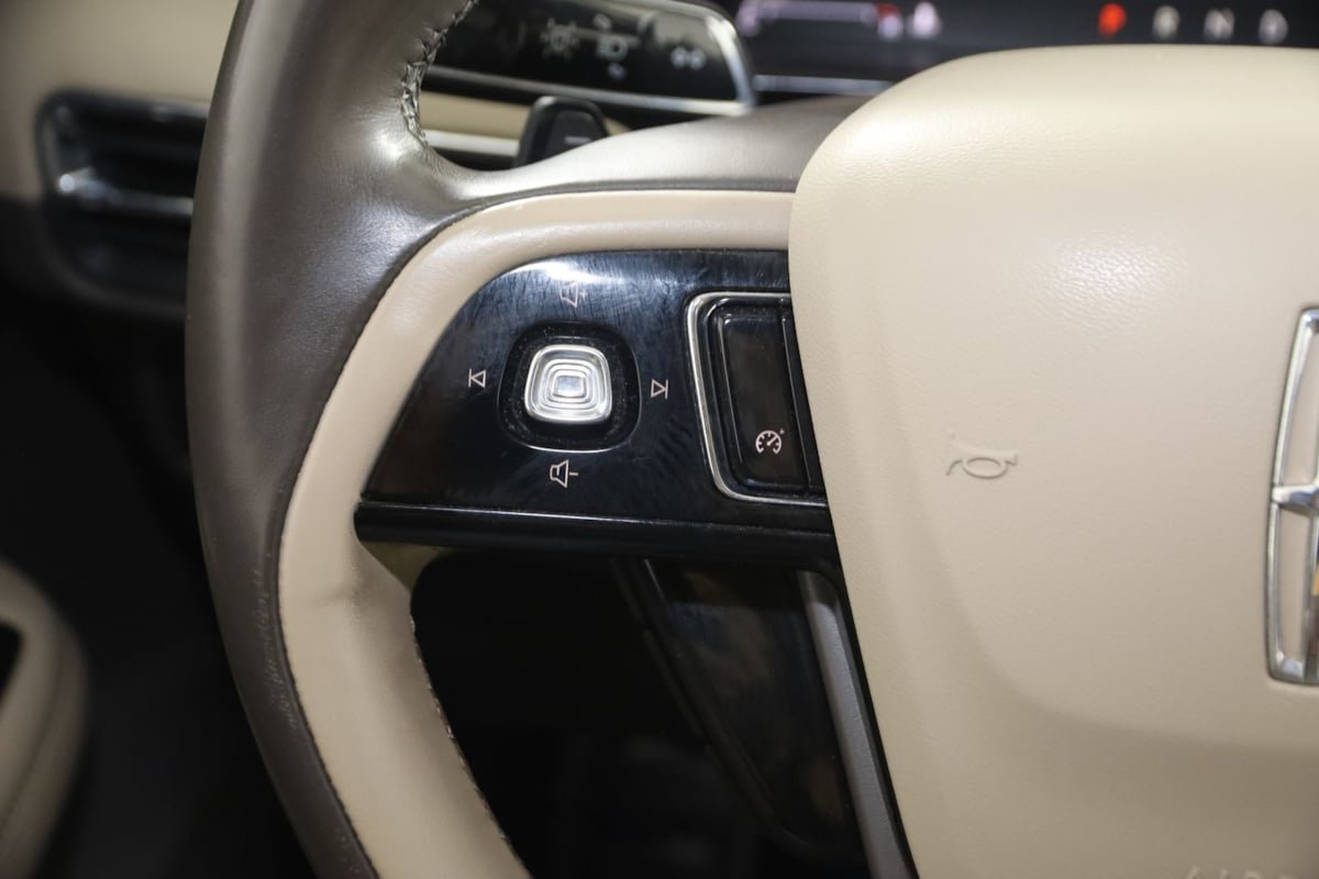 Used 2020 Lincoln Corsair AWD w/ Equipment Group 101A image 35
