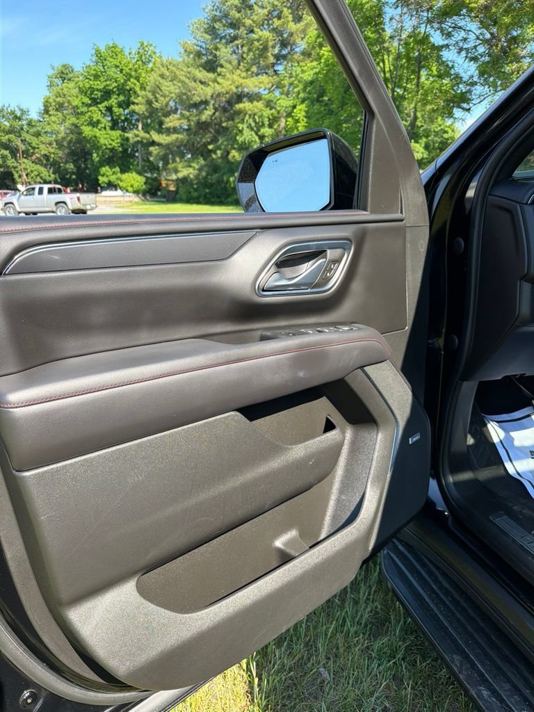 Used 2023 Chevrolet Tahoe RST w/ Luxury Package AWD/4WD image 13