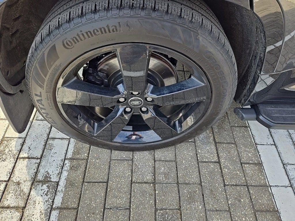 Certified 2025 Land Rover Defender 130 V8 image 12