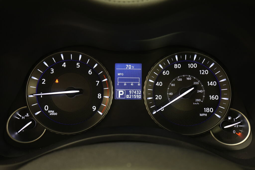 Used 2011 INFINITI M56 x w/ Deluxe Touring Pkg AWD/4WD image 29