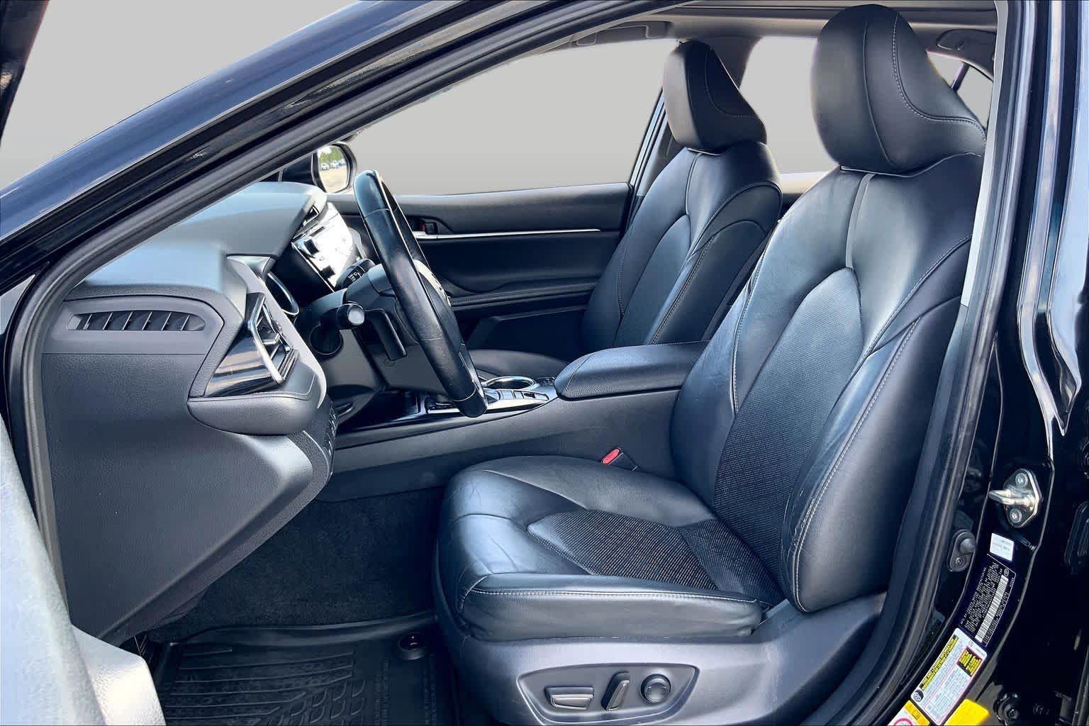 Used 2019 Toyota Camry XSE FWD image 8