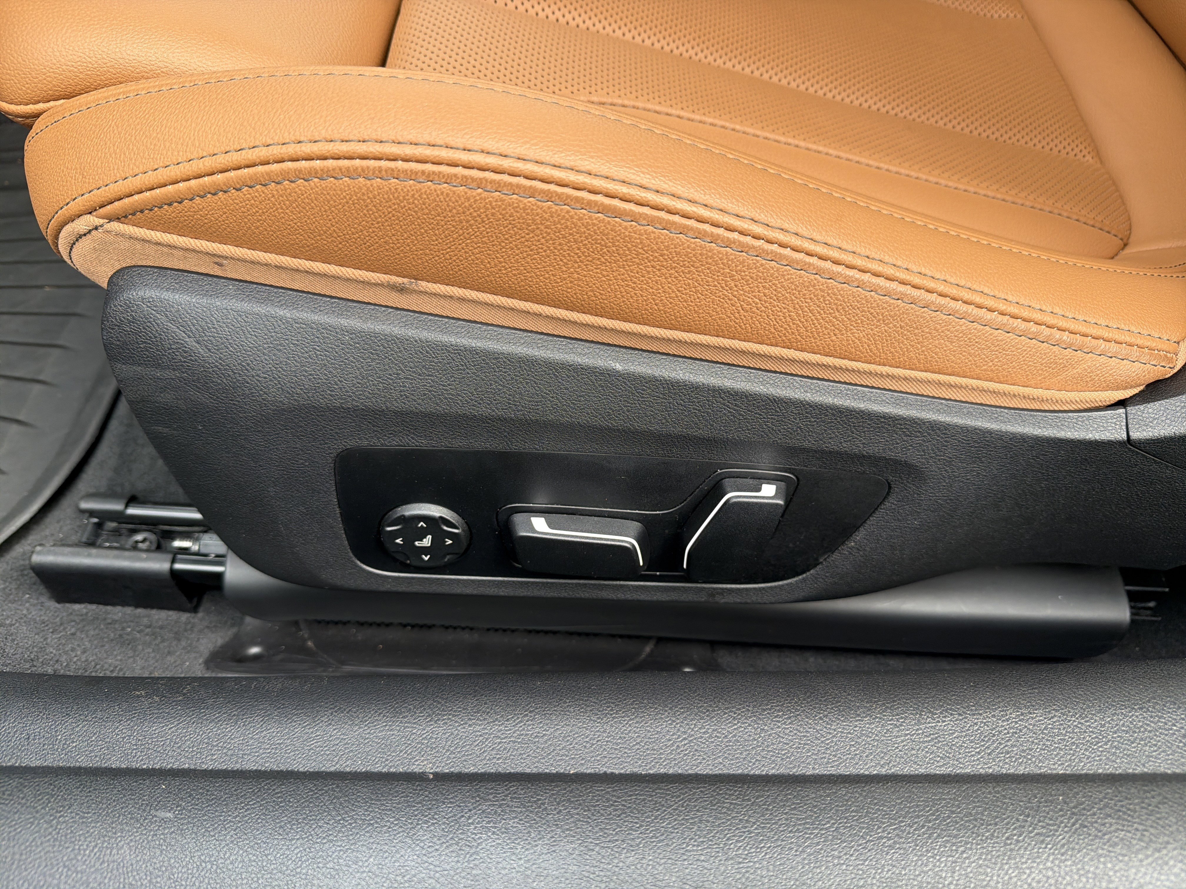 Certified 2025 BMW 430i Coupe w/ Convenience Package image 18