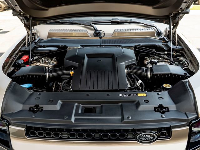 Used 2025 Land Rover Defender 110 AWD/4WD image 39