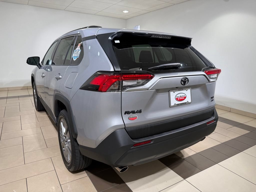 Used 2022 Toyota RAV4 XLE Premium AWD/4WD image 3