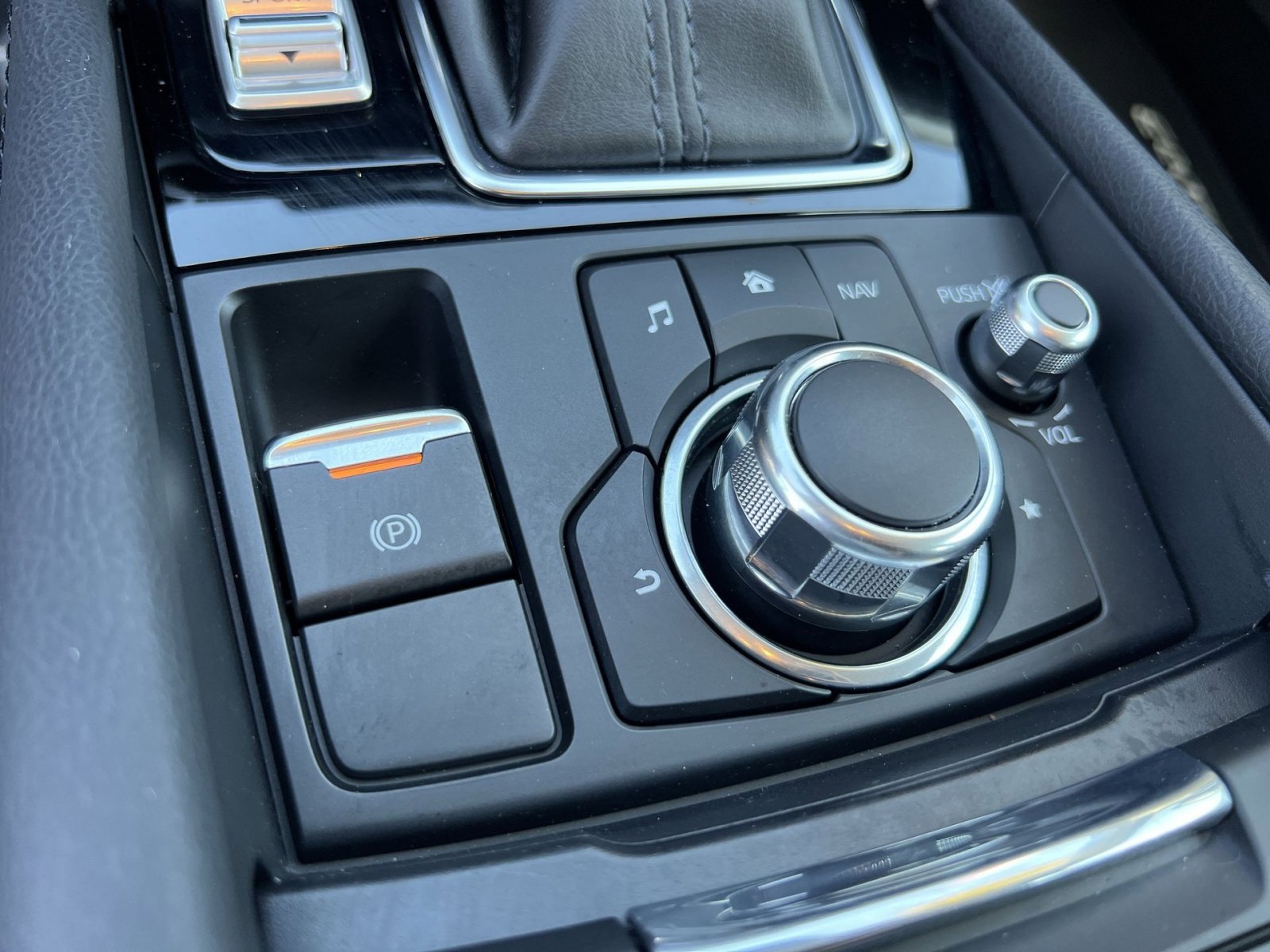 Used 2018 MAZDA MAZDA3 Sport image 32