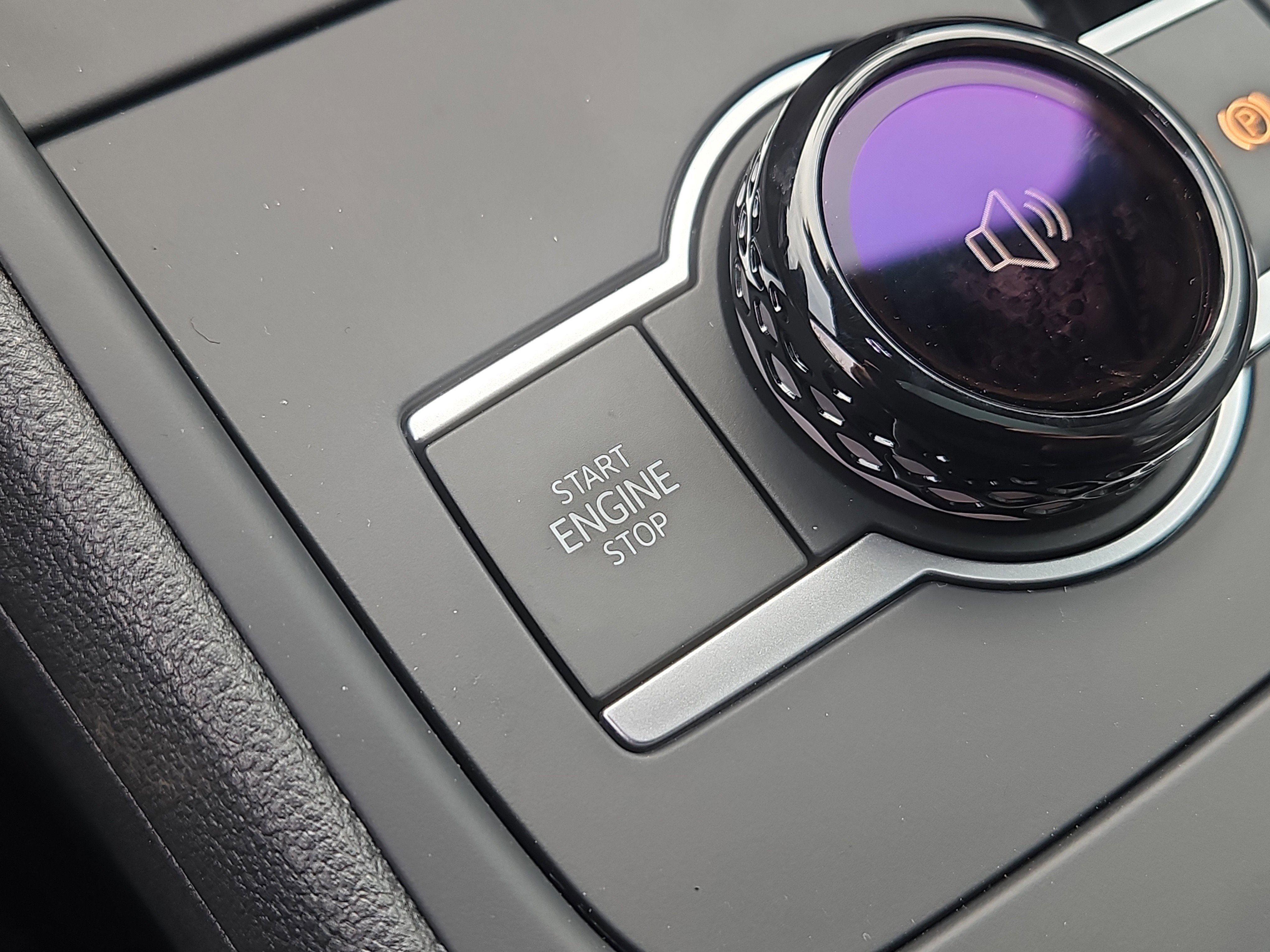 New 2026 Volkswagen Tiguan SE R-Line image 13