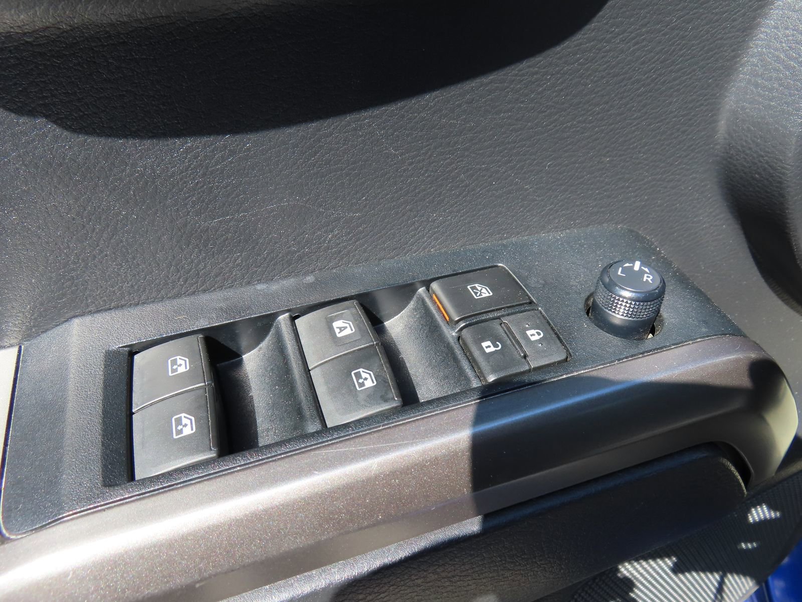 Used 2022 Toyota Tacoma SR5 AWD/4WD image 12