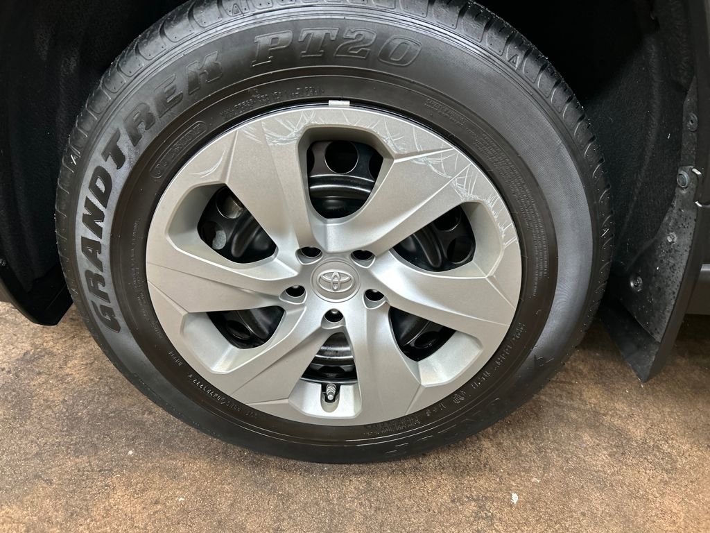 Used 2023 Toyota RAV4 LE image 28