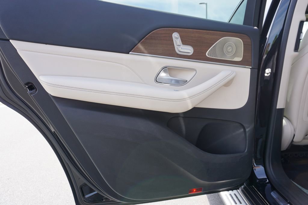 Used 2022 Mercedes-Benz GLS 450 4MATIC image 37