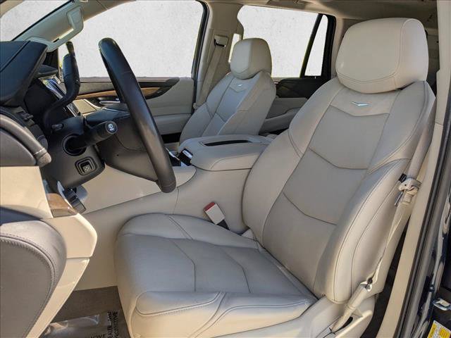 Used 2020 Cadillac Escalade Premium Luxury AWD/4WD image 17
