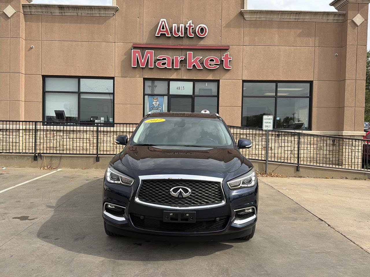 Used 2017 INFINITI QX60 Luxe w/ Deluxe Technology Package AWD/4WD image 2