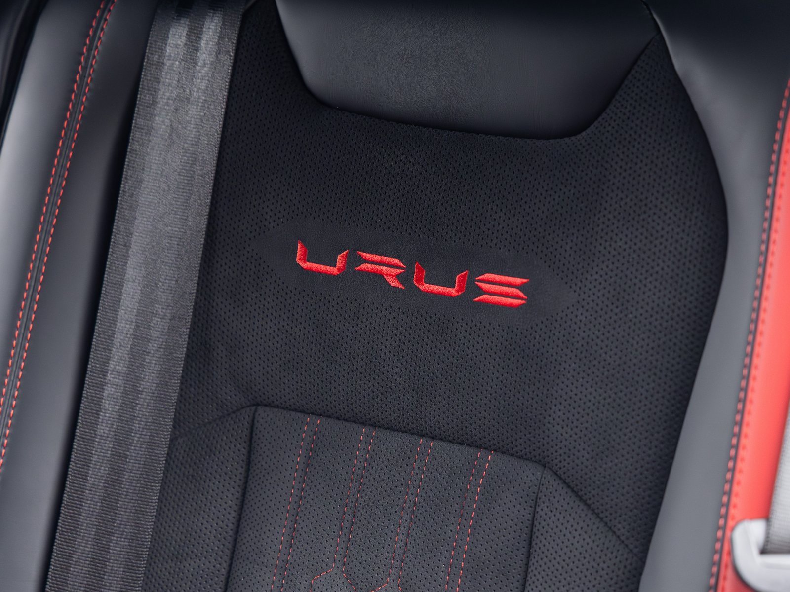 Used 2024 Lamborghini Urus S image 38