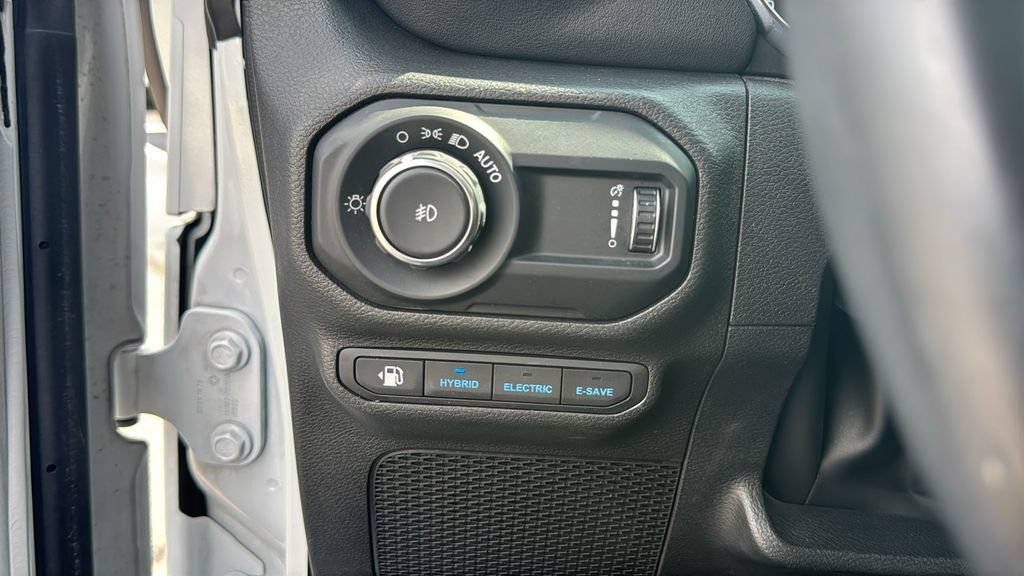 Used 2023 Jeep Wrangler Unlimited Sahara w/ Cold Weather Group AWD/4WD image 16