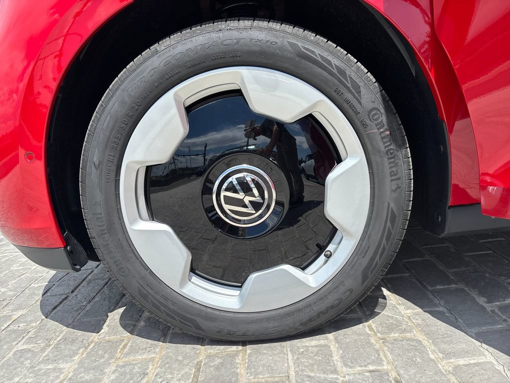 New 2025 Volkswagen ID. Buzz Pro S Plus AWD/4WD image 26