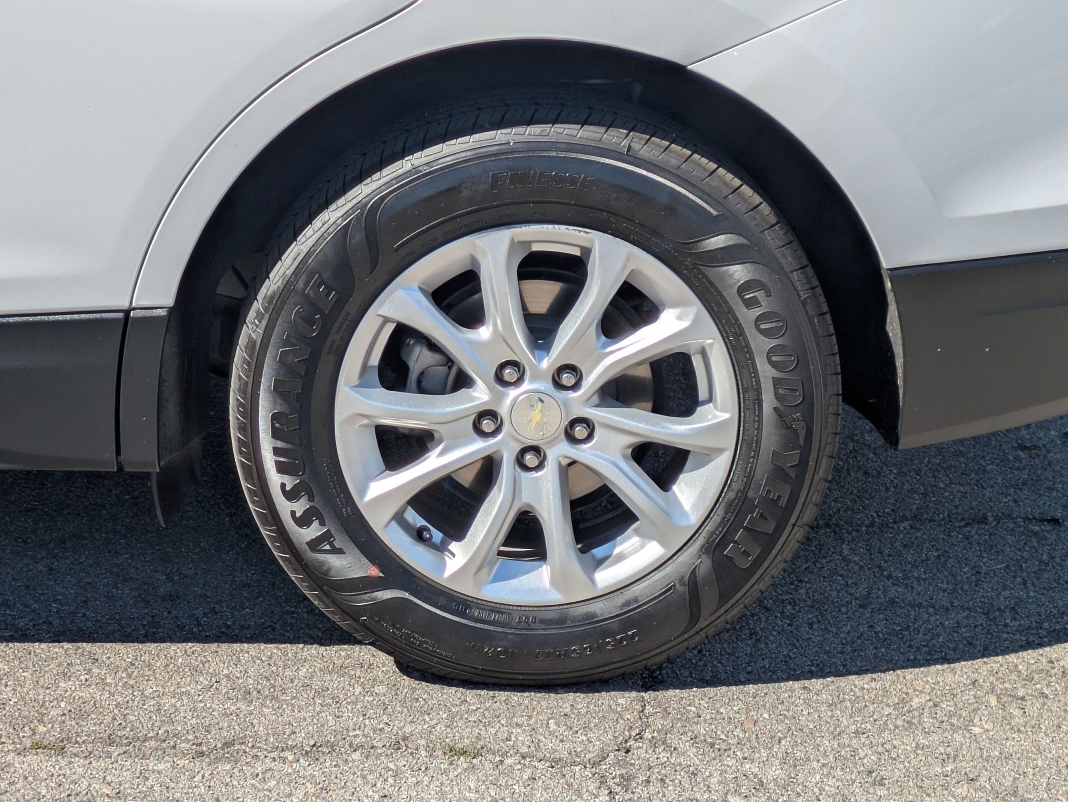 Used 2019 Chevrolet Equinox LS w/ LPO, Cargo Package image 9