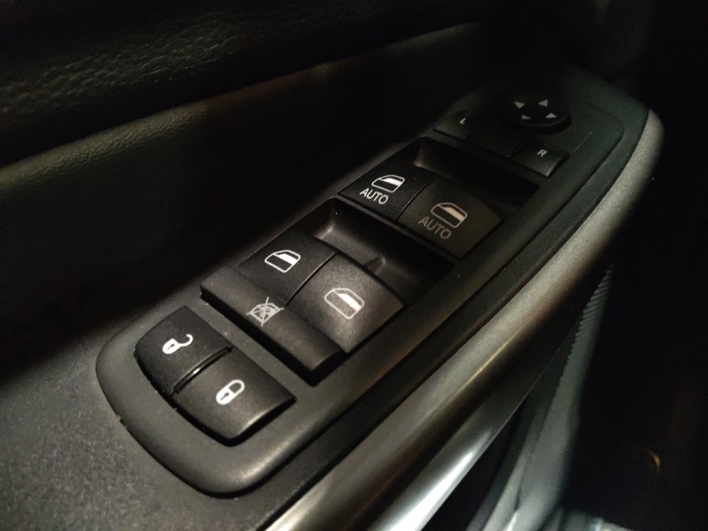 Used 2019 Jeep Cherokee Limited FWD image 27