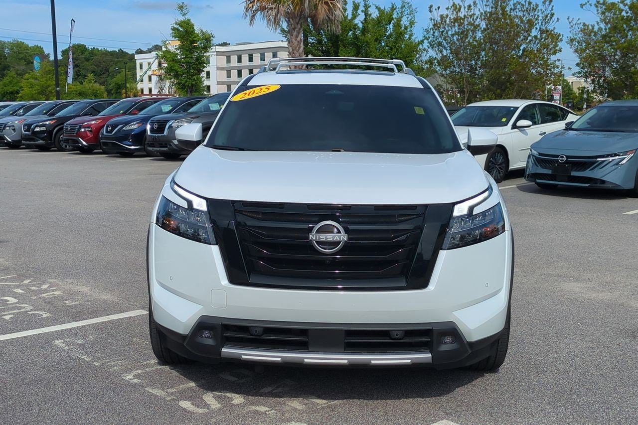 Certified 2025 Nissan Pathfinder Platinum AWD/4WD image 9