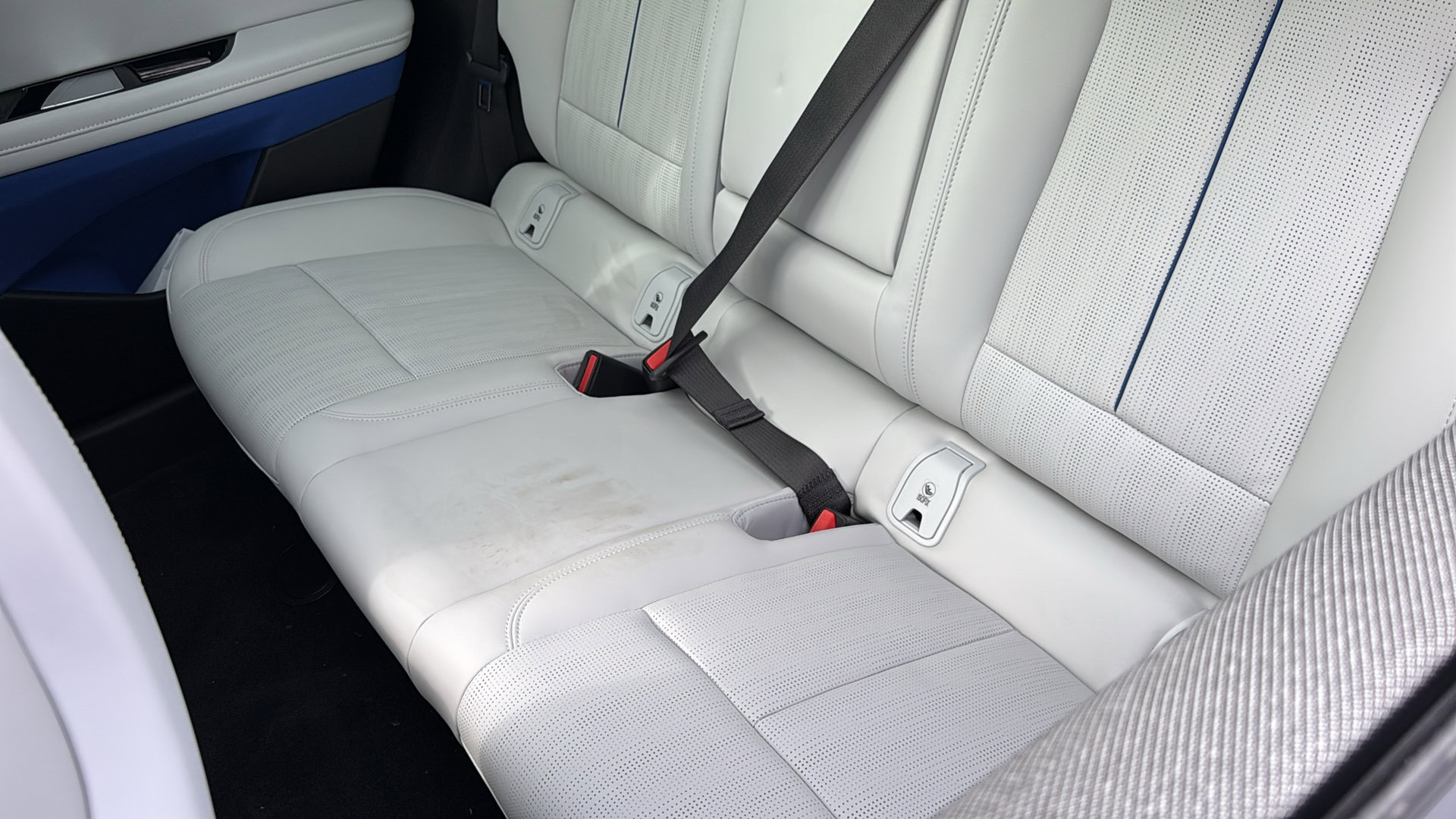 New 2026 Cadillac Optiq Luxury 2 image 27