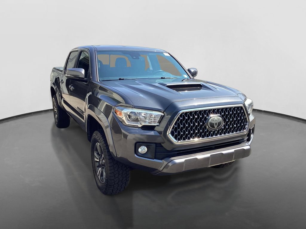 Used 2018 Toyota Tacoma TRD Sport AWD/4WD image 3