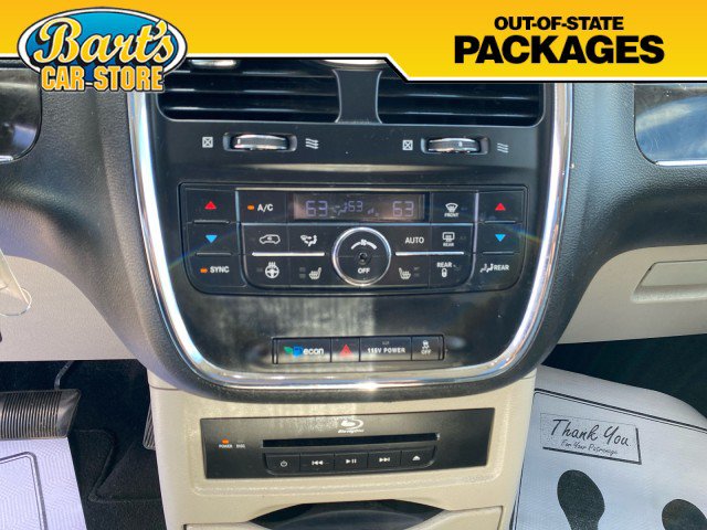 Used 2015 Chrysler Town & Country Limited Platinum FWD image 28